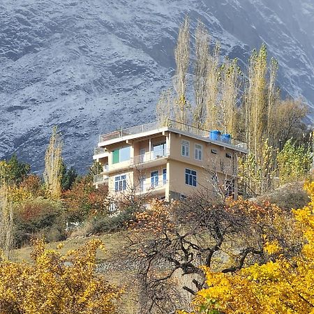 Отель Hunza Lounge Karimabad  Экстерьер фото