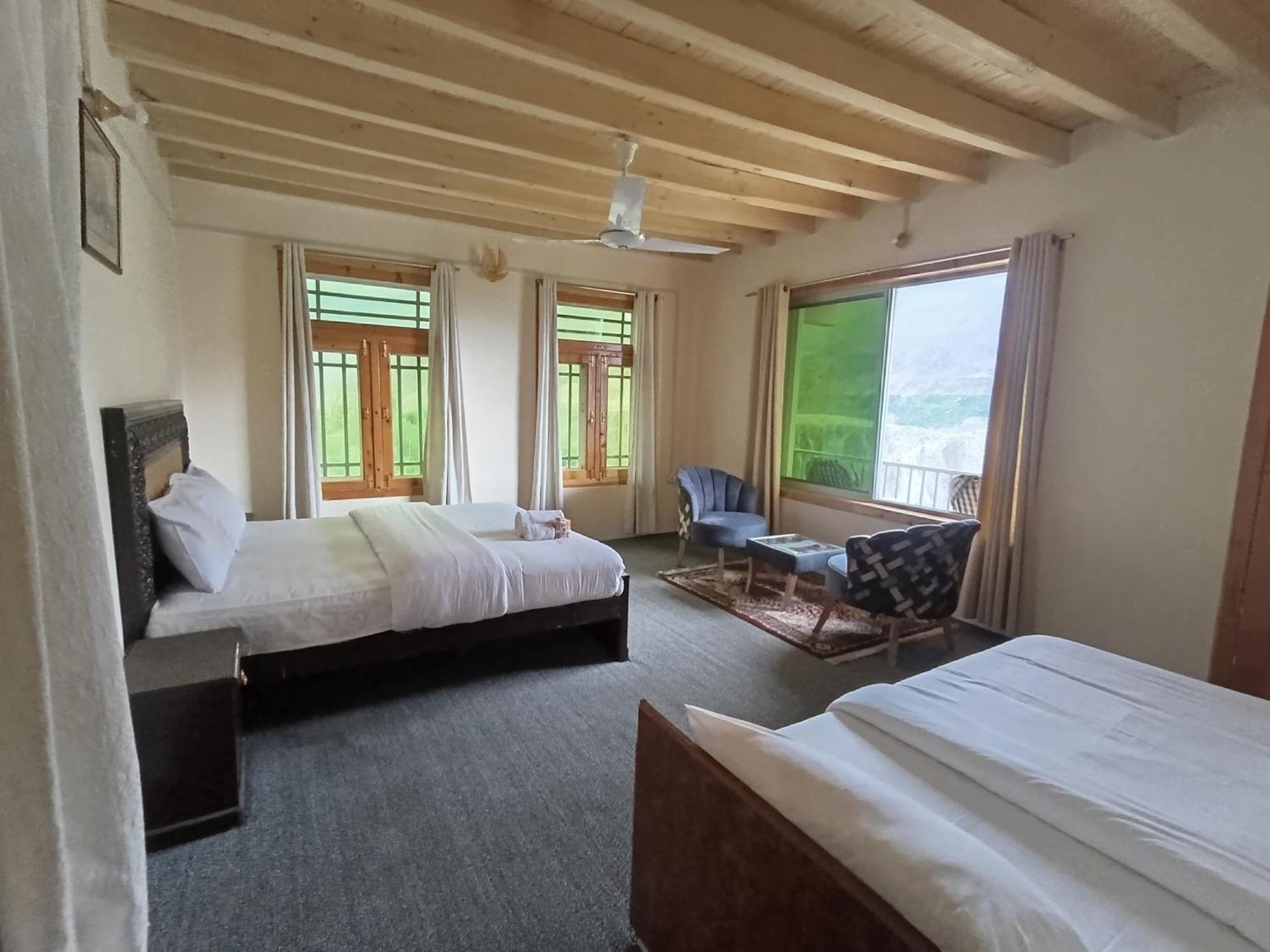 Отель Hunza Lounge Karimabad  Экстерьер фото