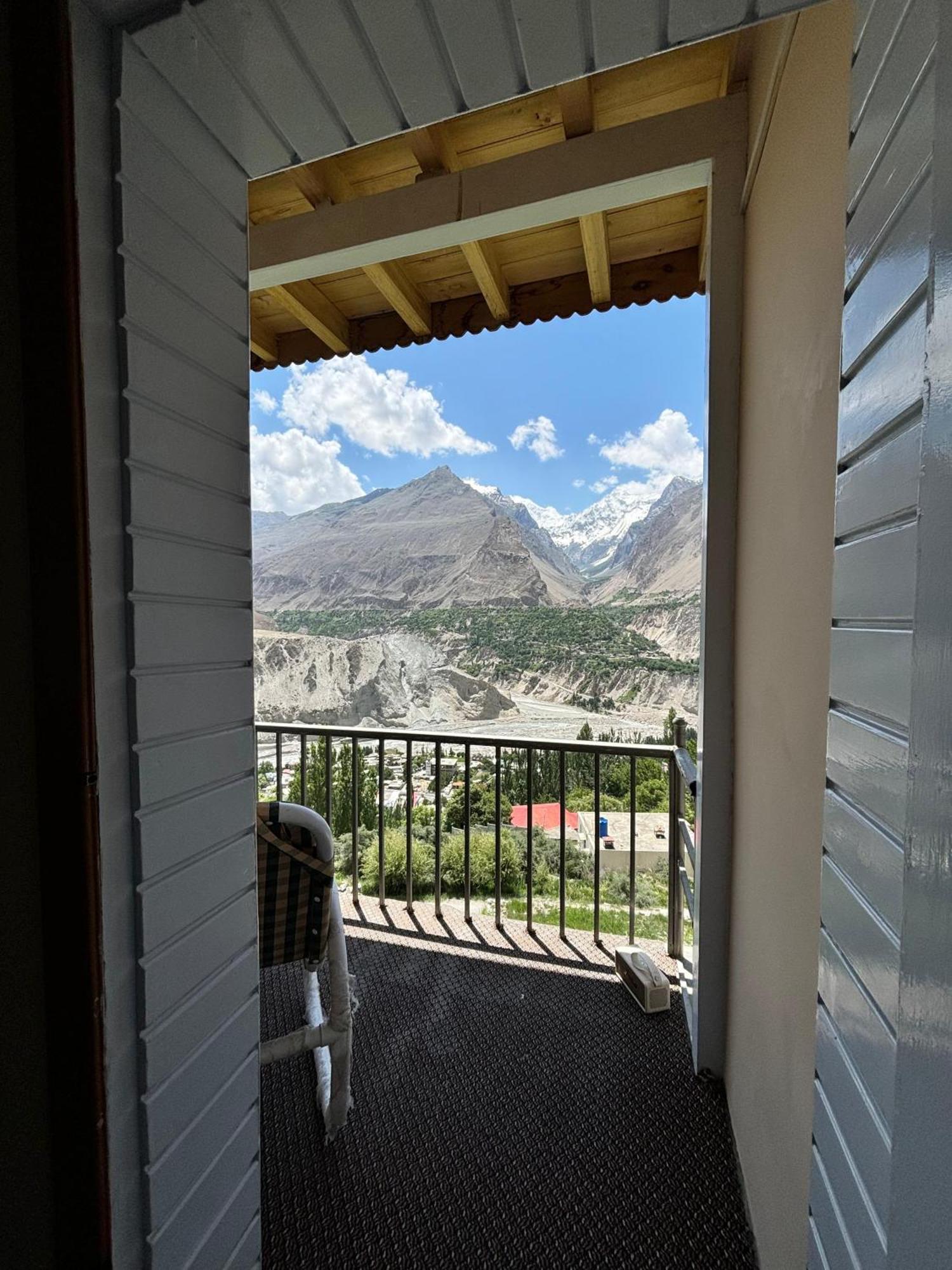 Отель Hunza Lounge Karimabad  Экстерьер фото