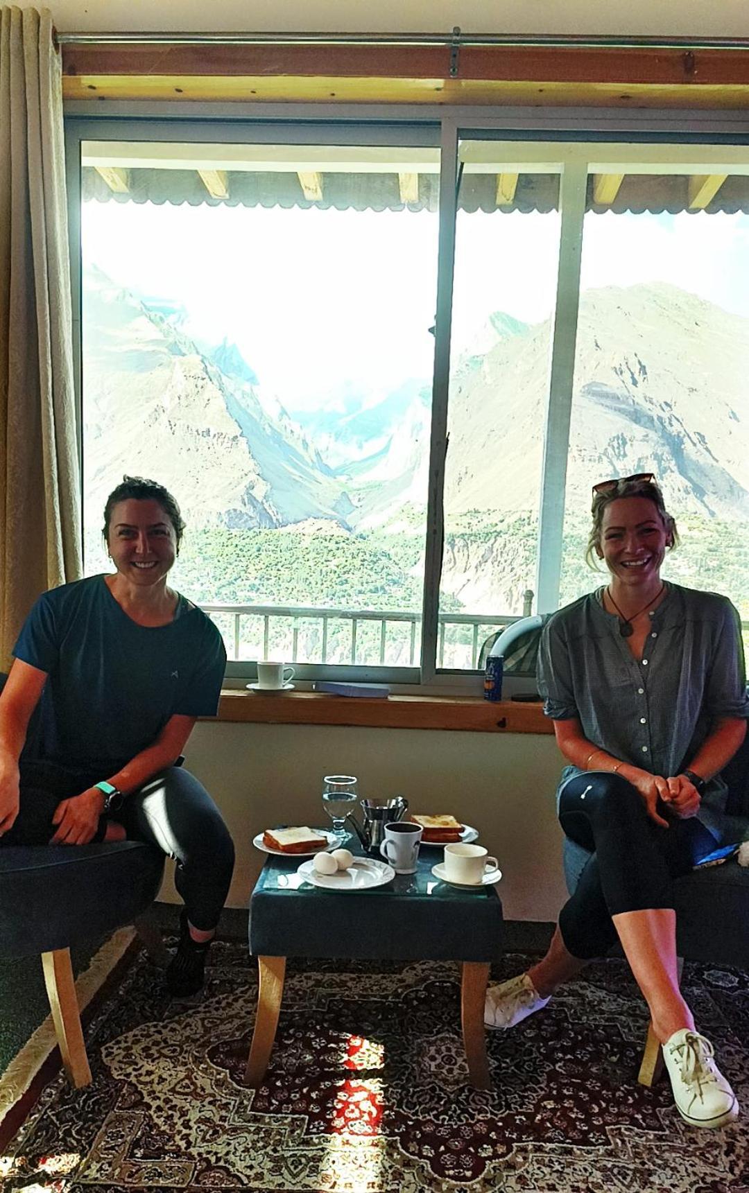 Отель Hunza Lounge Karimabad  Экстерьер фото